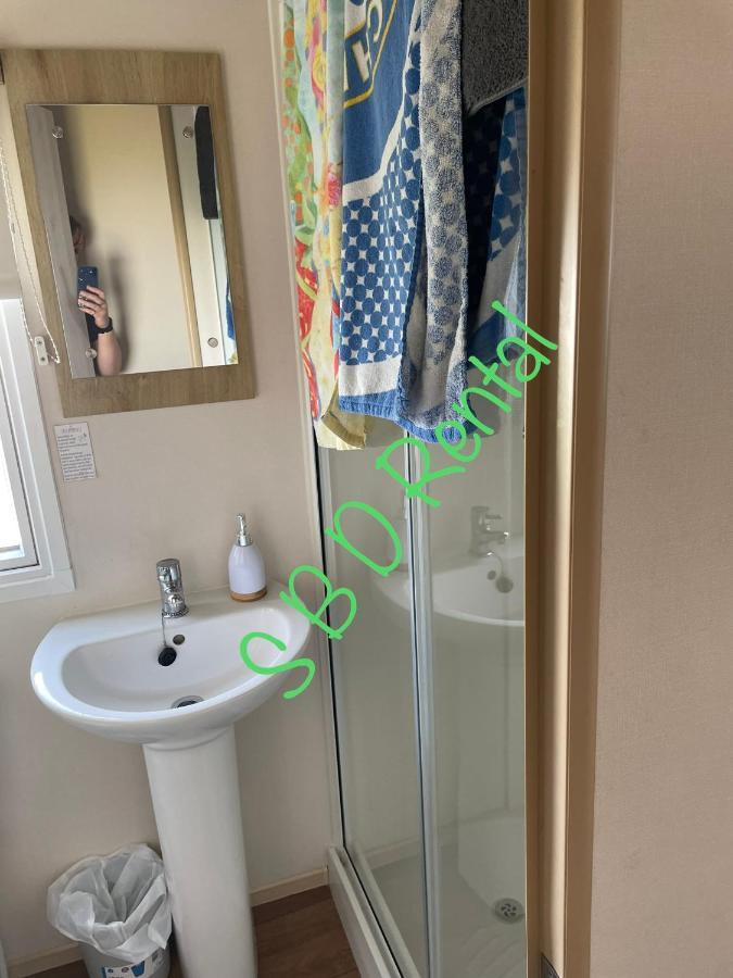 Summer Breeze Deluxe Caravan Rental Saint Osyth エクステリア 写真
