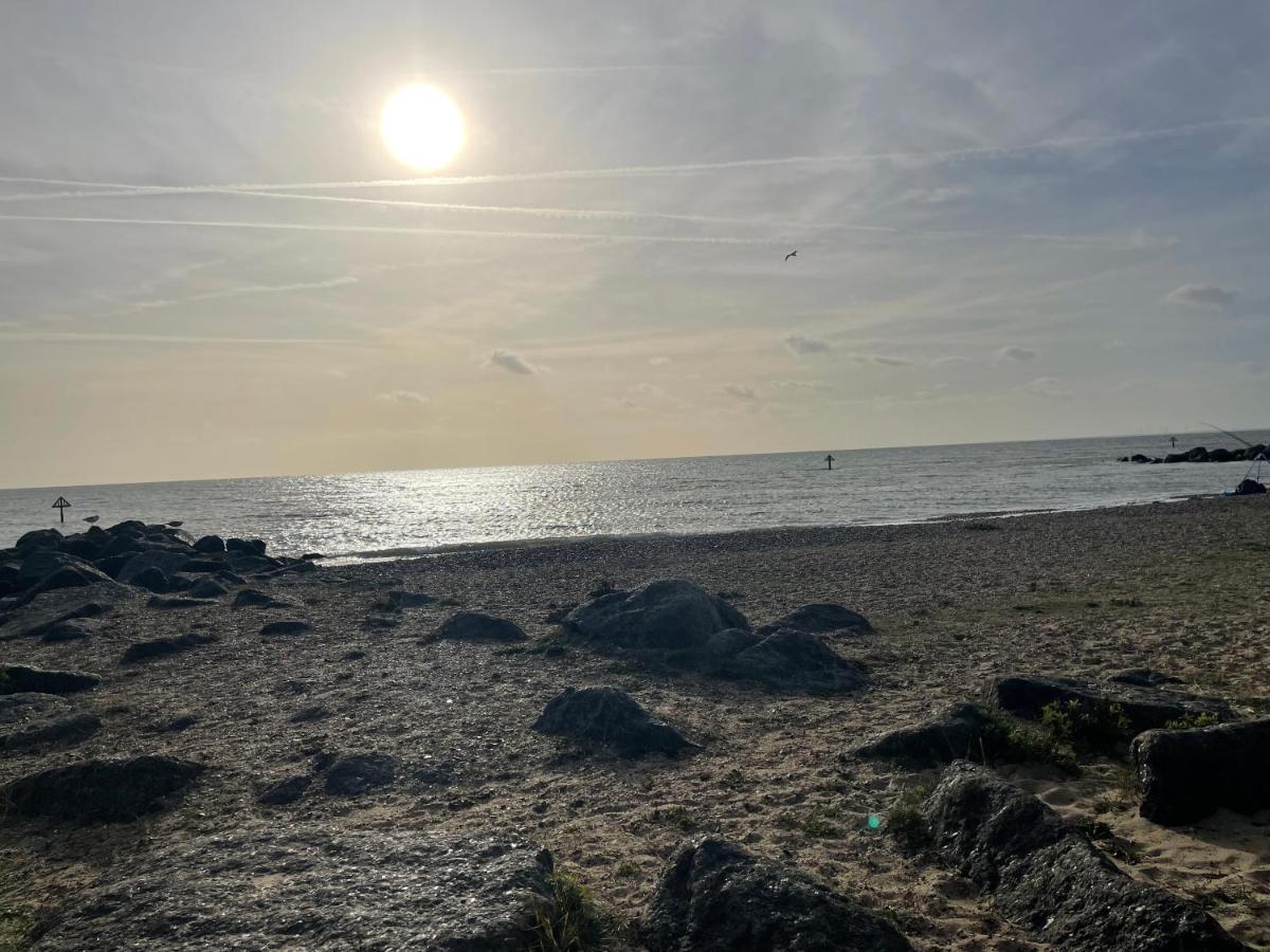 Summer Breeze Deluxe Caravan Rental Saint Osyth エクステリア 写真