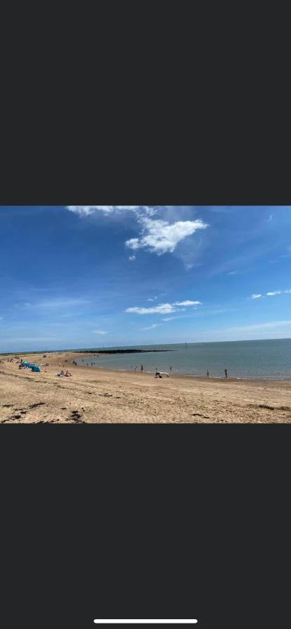 Summer Breeze Deluxe Caravan Rental Saint Osyth エクステリア 写真